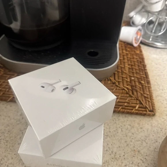 Apple White Earbuds with Charging Case